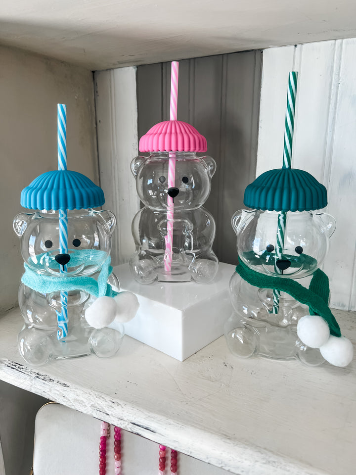 Bear-shaped glass jars with colorful lids and straws in pink, green and blue