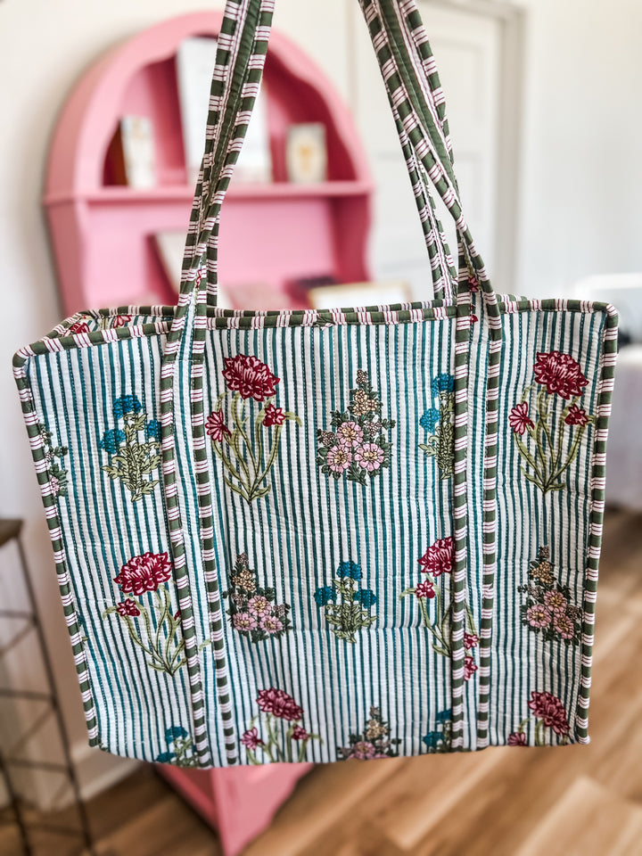 Striped quilted tote bag with floral bunches 
