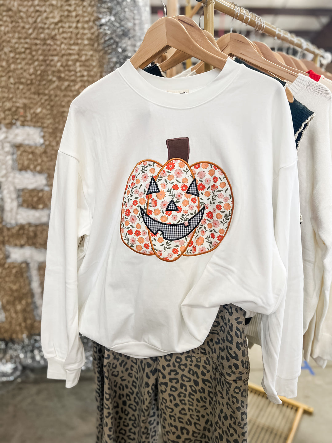 White sweatshirt with floral pumpkin design