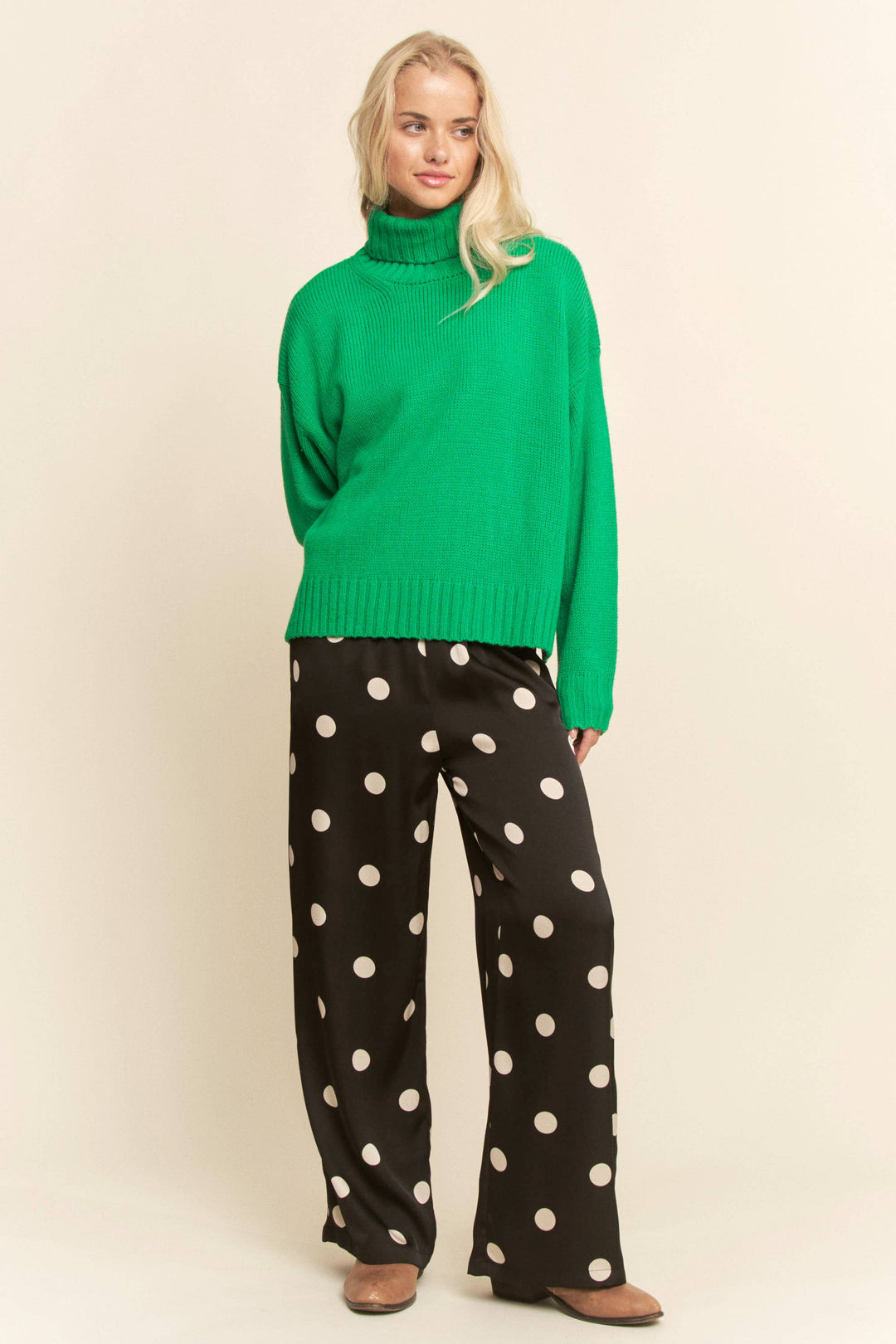 woman waring black pants with white polka dots