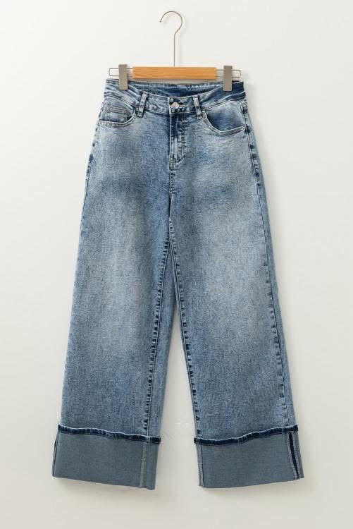 Wide leg blue jeans with cuffed hem