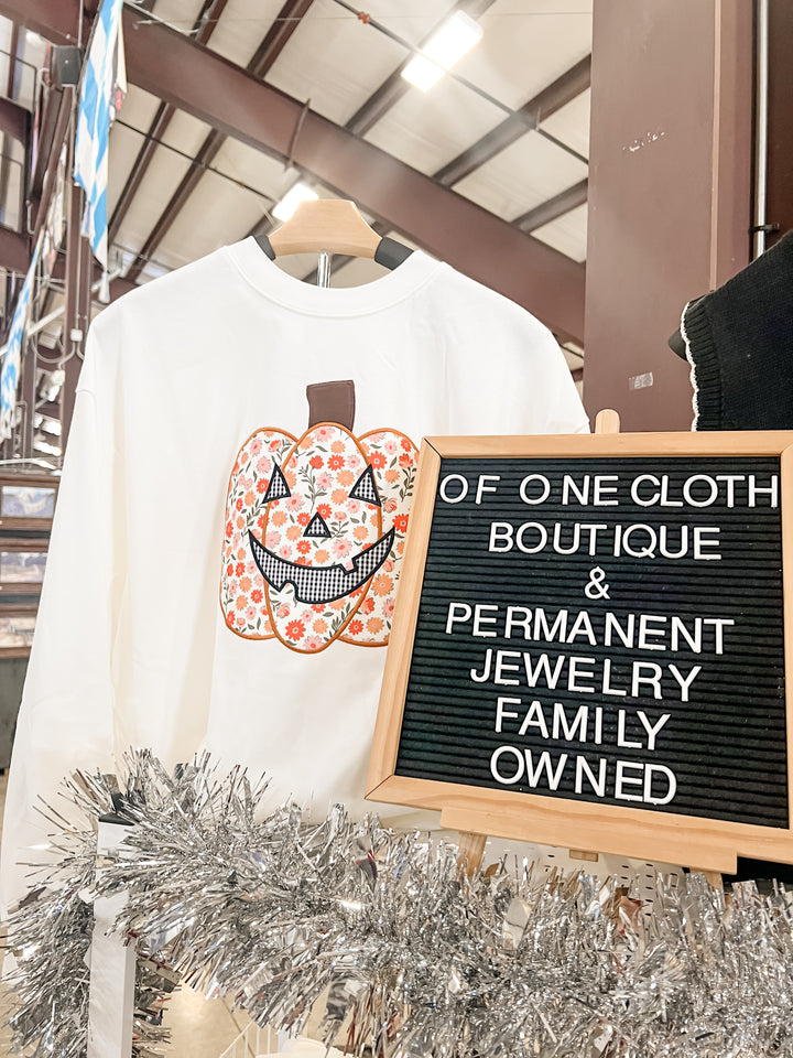 White sweatshirt with floral pumpkin design