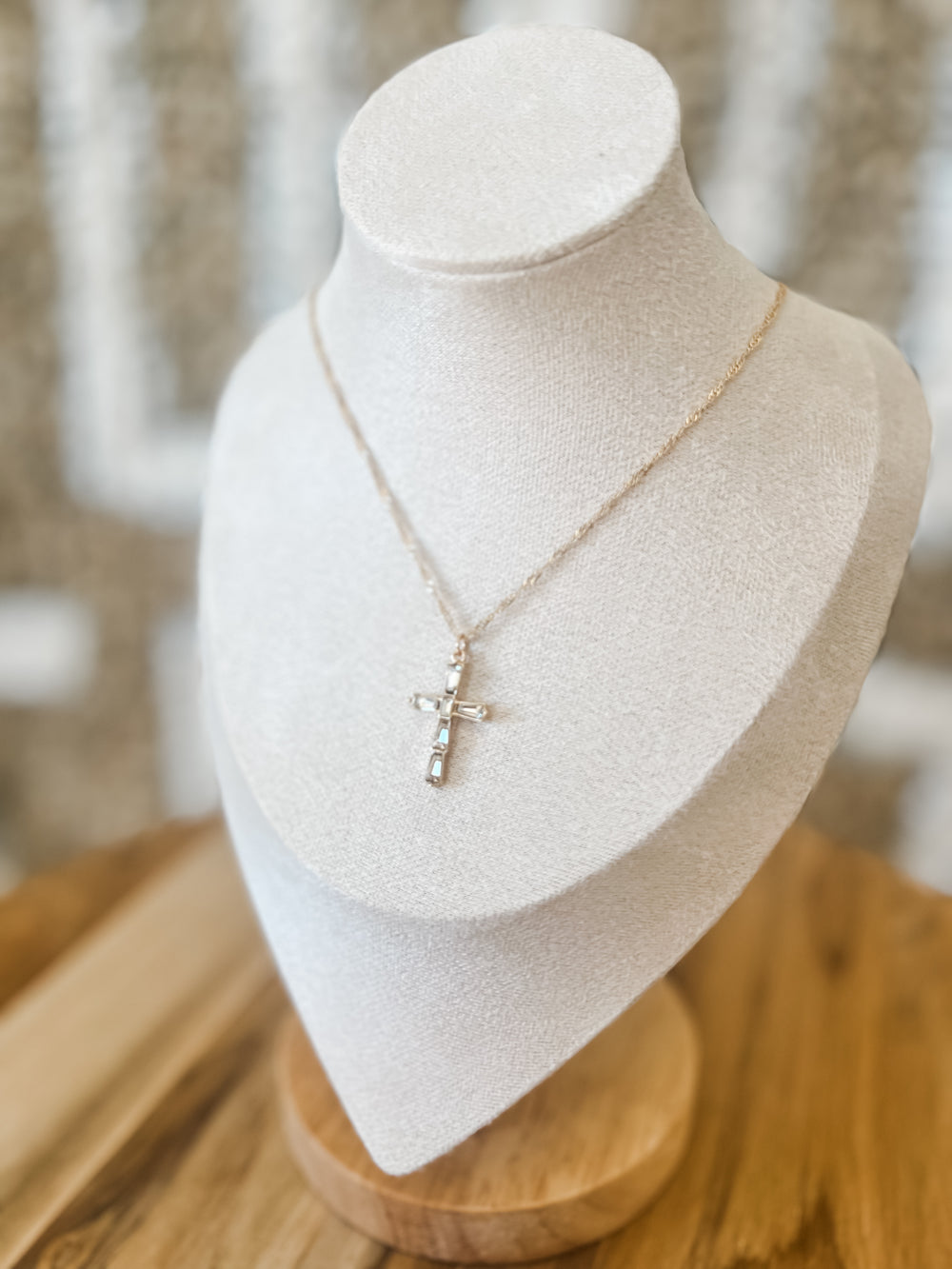 Necklace with a cross pendant 