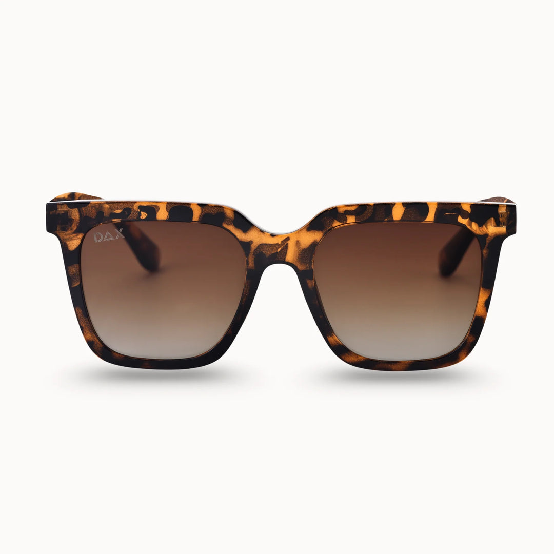 Sunglasses with tortoiseshell frame and brown gradient lenses 