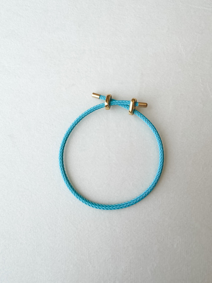 Turquoise  adjustable paracord bracelet with gold accents