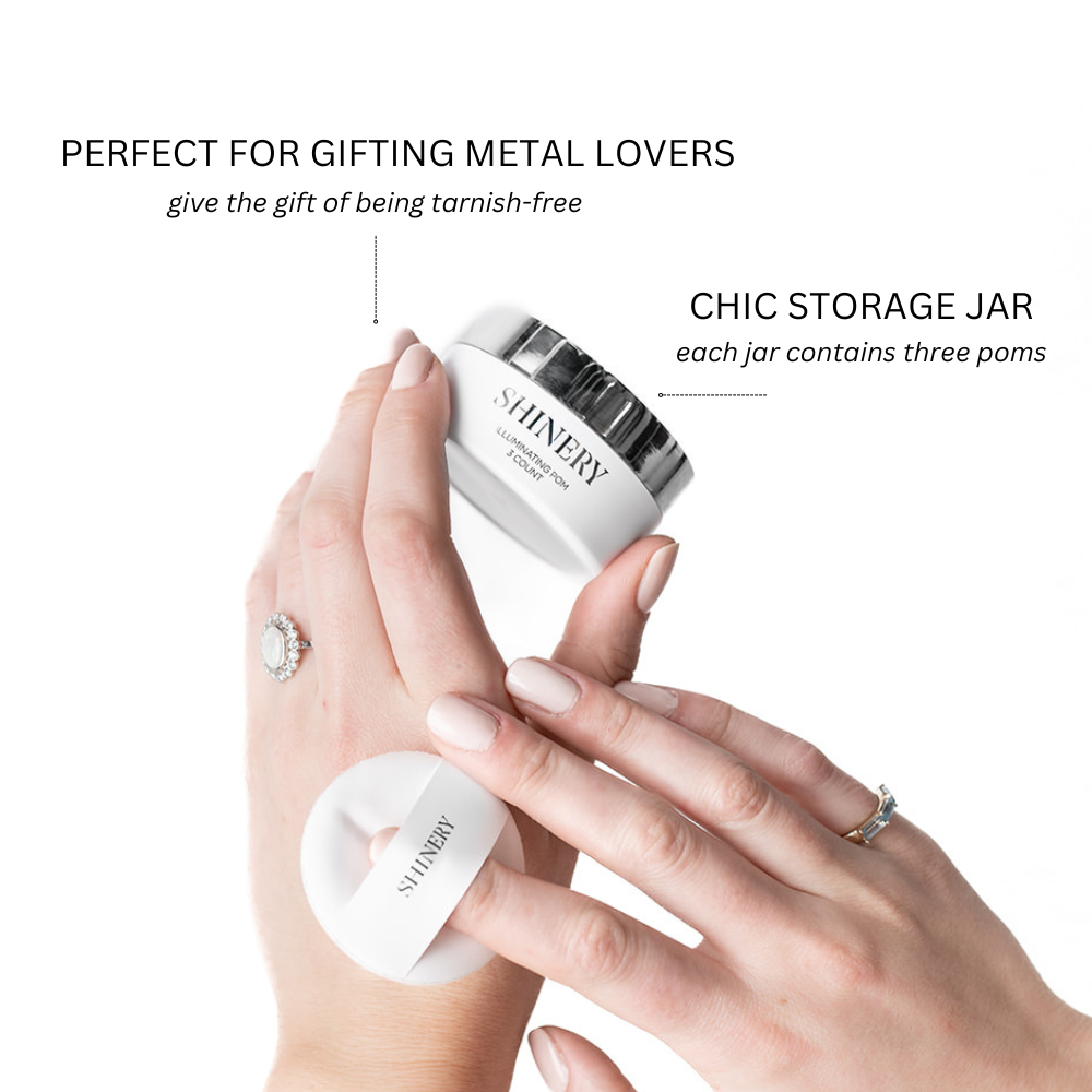 Hands holding Shinery Illuminating Pad 