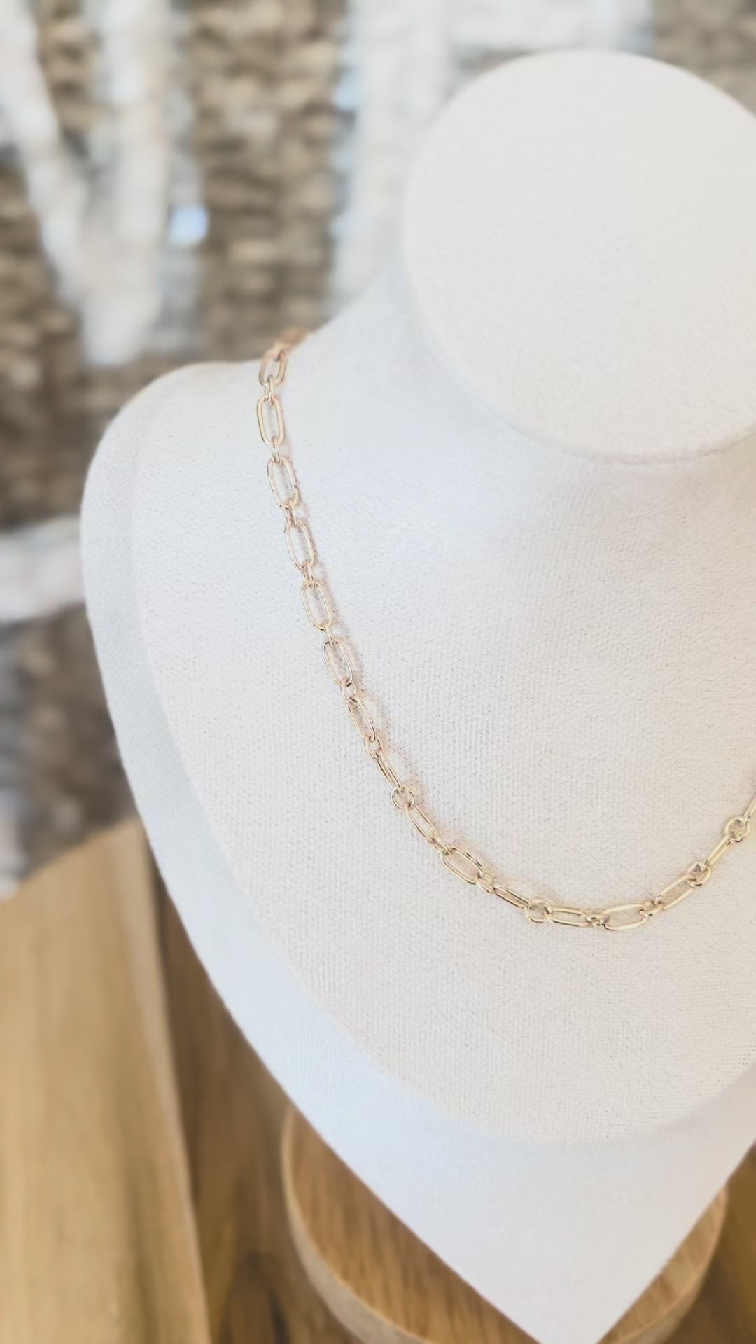 Video of gold long short pattern necklace
