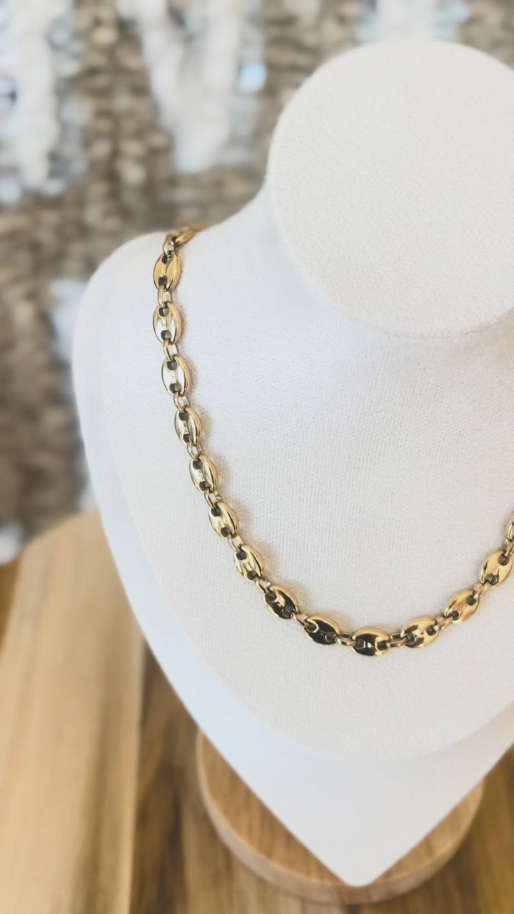 Gold heart necklace 